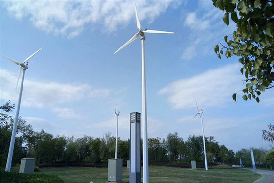CE fuori da tensione in uscita 380V del generatore eolico a turbina del sistema di generatore eolico di griglia 50KW IP54