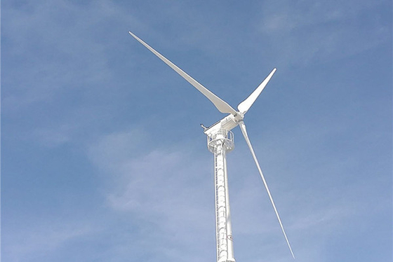 CE fuori da tensione in uscita 380V del generatore eolico a turbina del sistema di generatore eolico di griglia 50KW IP54